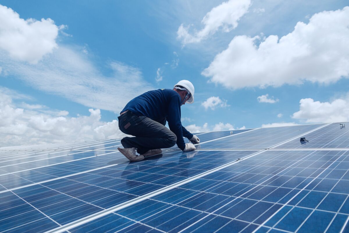 Installer des panneaux solaires : un geste écologique pour l'avenir